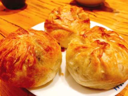 Pastry stuffed with mushrooms and minced pork